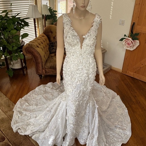 YSA Makino fit n flare Wedding Gown Size 12 NWT Off white - Picture 10 of 16